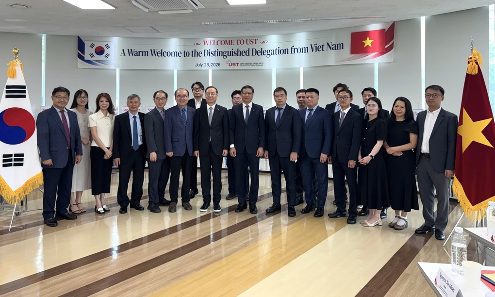 Đoàn làm việc của Bộ Khoa học và Công nghệ cùng đoàn đại diện UST. Ảnh: MST