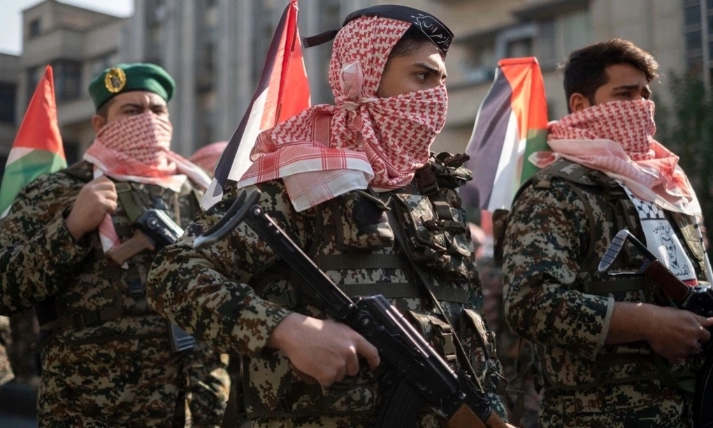 Lực lượng Vệ binh Cách mạng Hồi giáo Iran (IRGC) diễu hành tại thủ đô Tehran hồi tháng 11/2023. Ảnh: AFP
