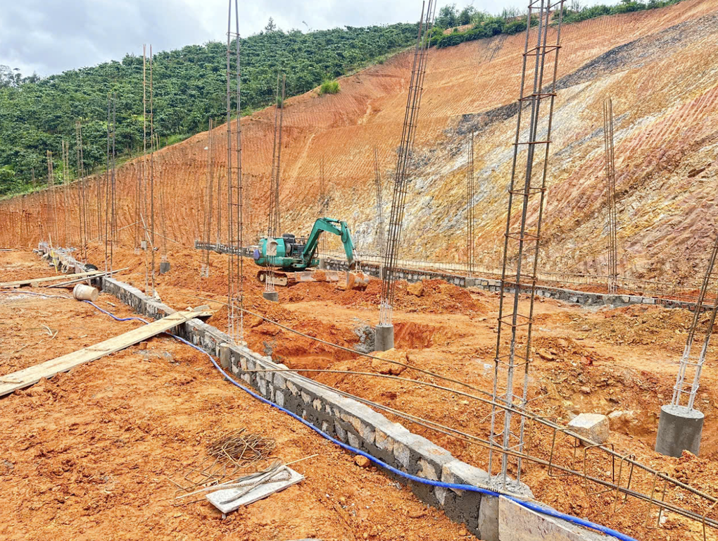 Công trường thi công lớp học tại tiểu khu 181.