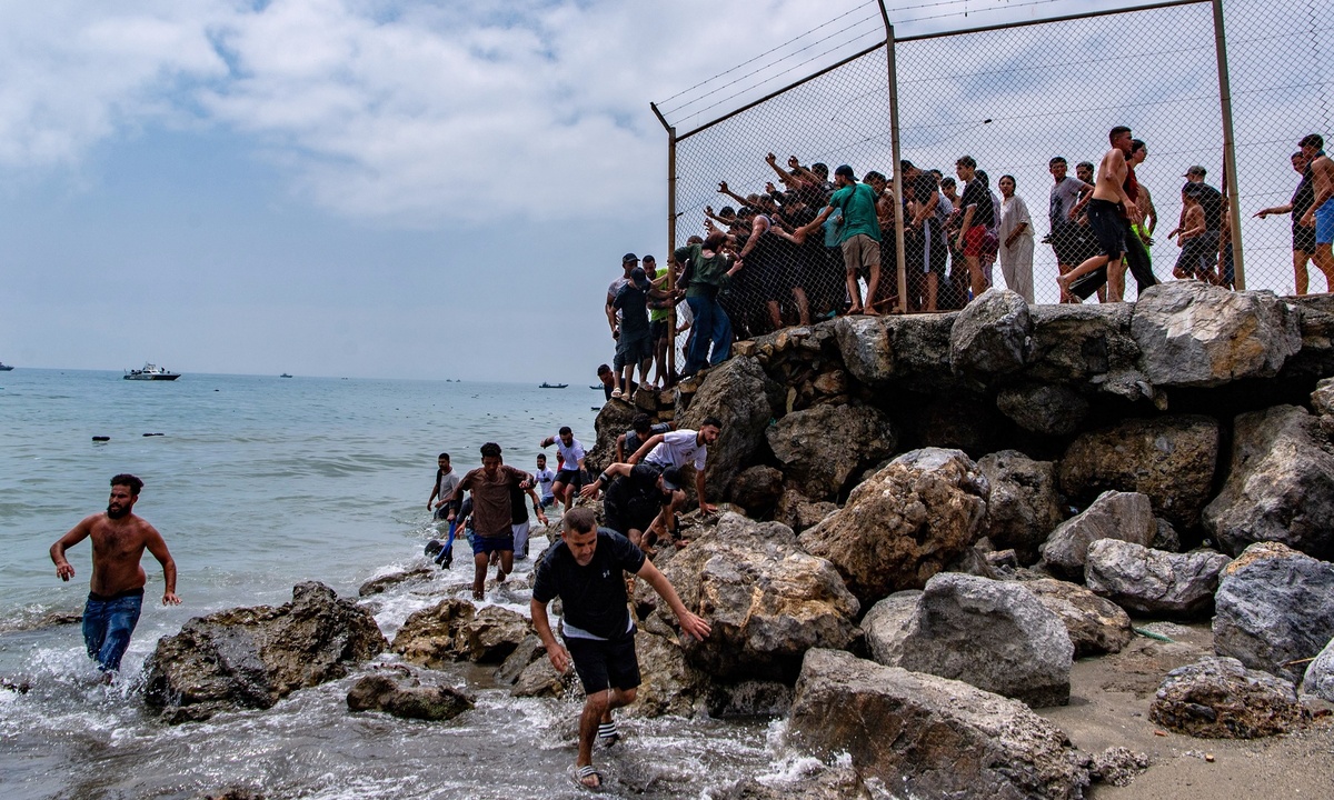 Ceuta - mũi đất thành ngòi nổ di cư của Tây Ban Nha