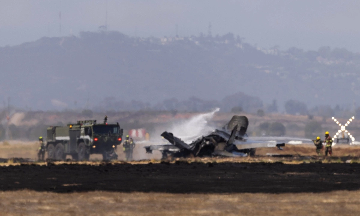 F-35 Mỹ lao xuống đất, cháy rụi