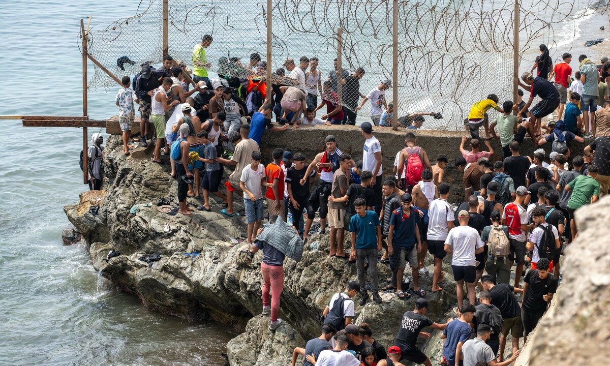 Italy đình chỉ hiệp ước Schengen với Tây Ban Nha