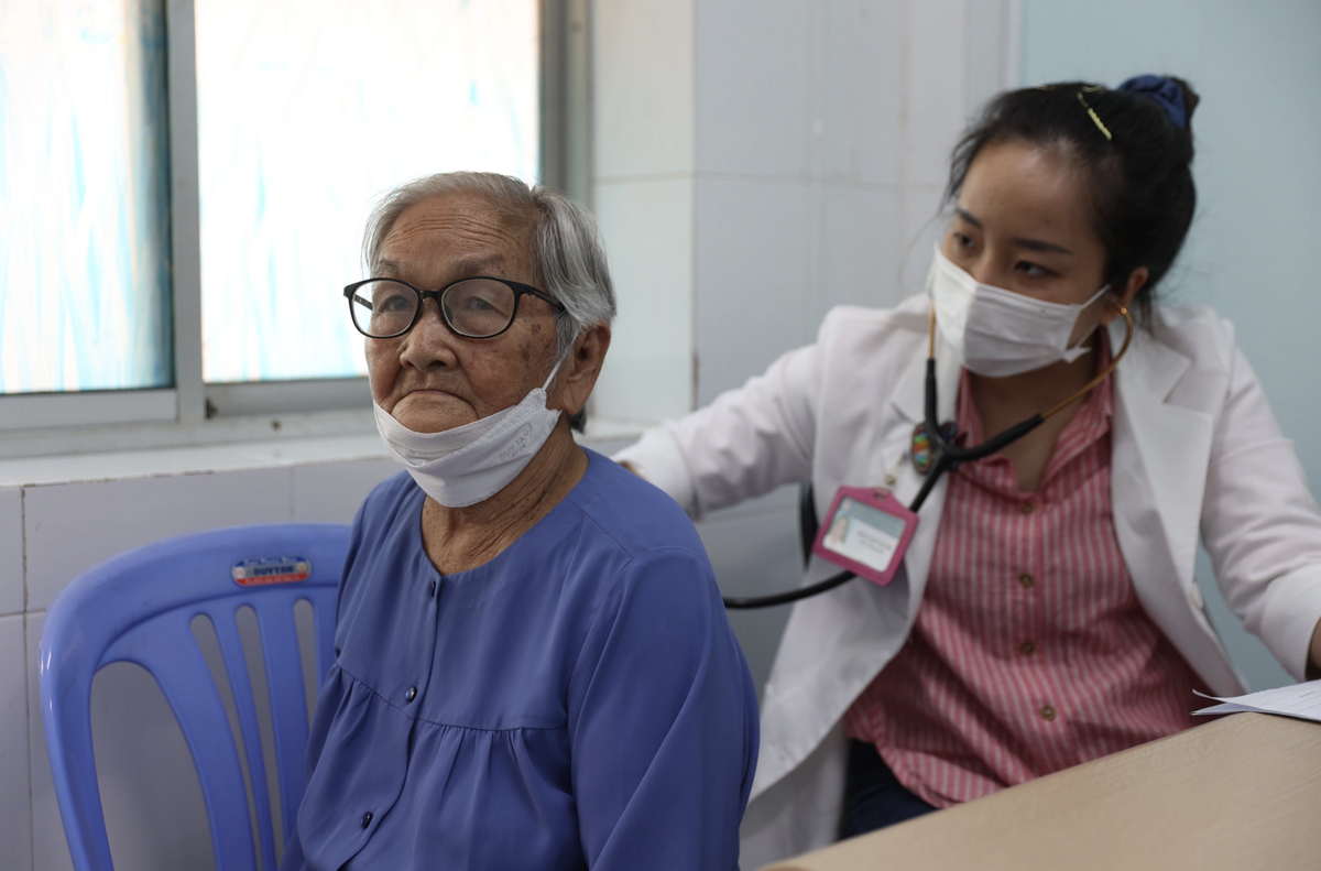 Điểm tin 17h: Đề xuất BHYT chi trả khám bệnh tại nhà cho 7 nhóm người | Sân bay Nội Bài thay đổi phương án đón, trả khách