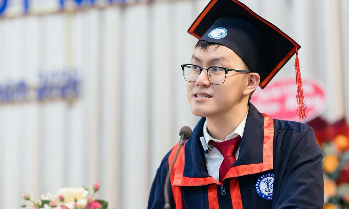 Học Y vì gần nhà, chàng trai thành thủ khoa xuất sắc