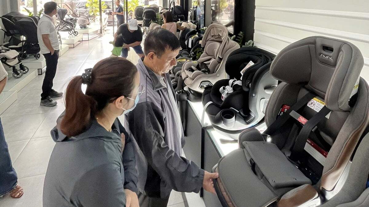 Bối rối tìm ghế trẻ em trên ô tô đạt chuẩn