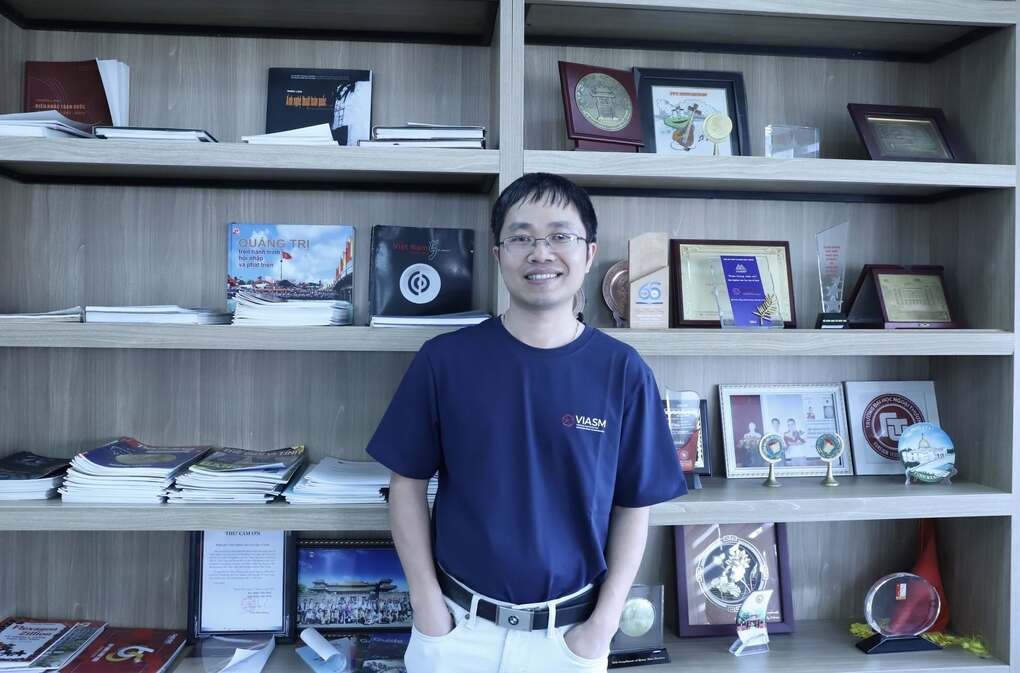 Anh Luân ở Viện nghiên cứu cấp cao về Toán (VIASM), năm 2025. Ảnh: Facebook nhân vật