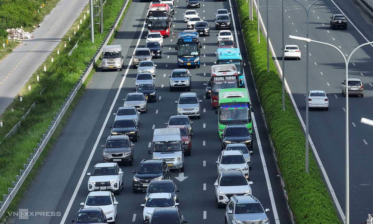 Cục CSGT: Làn vượt xe chỉ thí điểm trên cao tốc đủ điều kiện