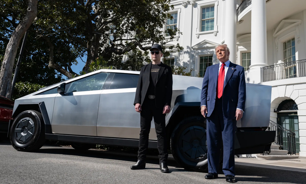 Ông Trump gọi nỗi lo hết pin của người đi xe điện là 'căn bệnh'