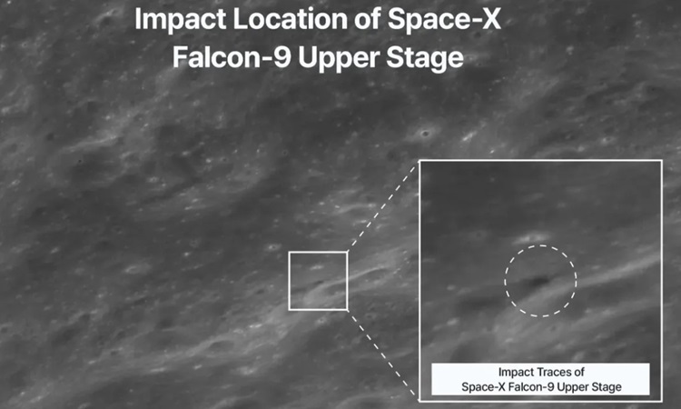 Miệng hố mới xuất hiện trên Mặt Trăng sau vụ va chạm của tên lửa Falcon 9. Ảnh: KARI
