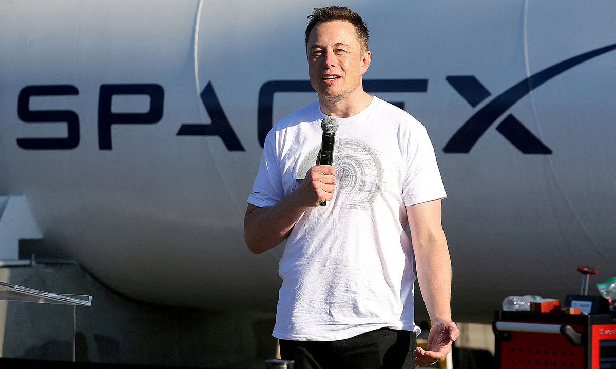 Elon Musk tiết lộ kế hoạch xây dựng 'điên rồ' trên Mặt Trăng