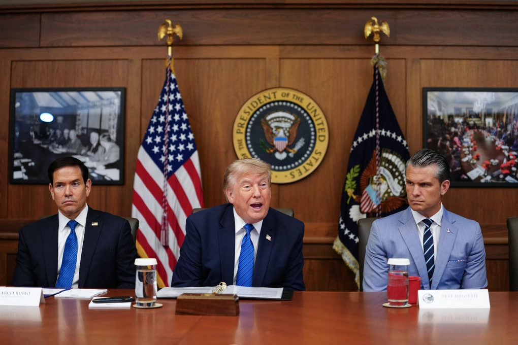 Tổng thống Donald Trump (giữa), Ngoại trưởng Marco Rubio (trái) và Bộ trưởng Quốc phòng Pete Hegseth tại cuộc họp nội các ở Trại David, bang Maryland ngày 31/7. Ảnh: AFP