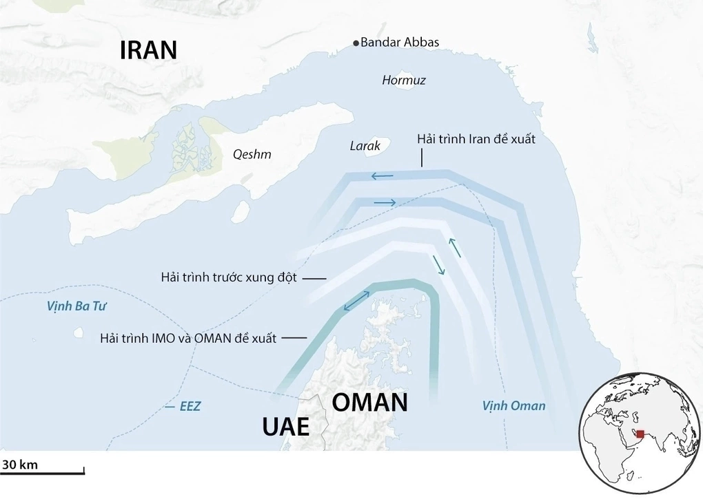 Các hải trình đi qua eo biển Hormuz trước khi Iran và Oman thống nhất tuyến đường mới. Đồ họa: Guardian