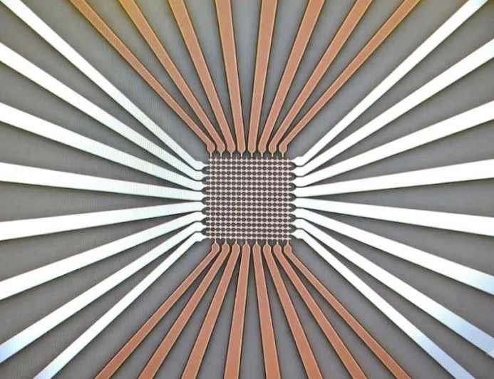 Mạng memristor đang trong giai đoạn thu nhỏ kích thước xuống 20 lần. Ảnh: NVCC