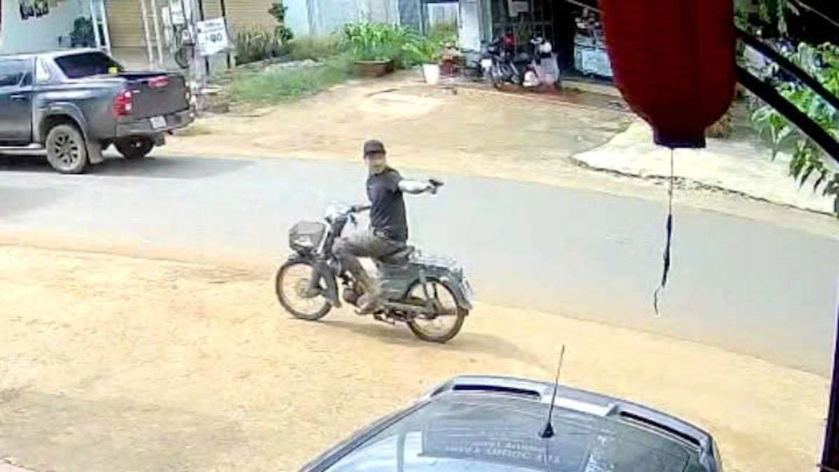 Tên cướp dọa nổ súng bắn nạn nhân khi bị truy đuổi