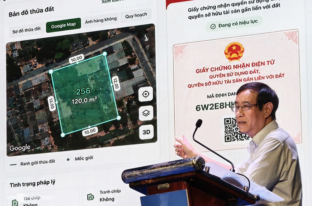 Mr. Dinh Hong Phong, a land database expert, shared that the land plot identifier and electronic red book interface is still in the process of being completed, not the final version. Photo: Trong Dat