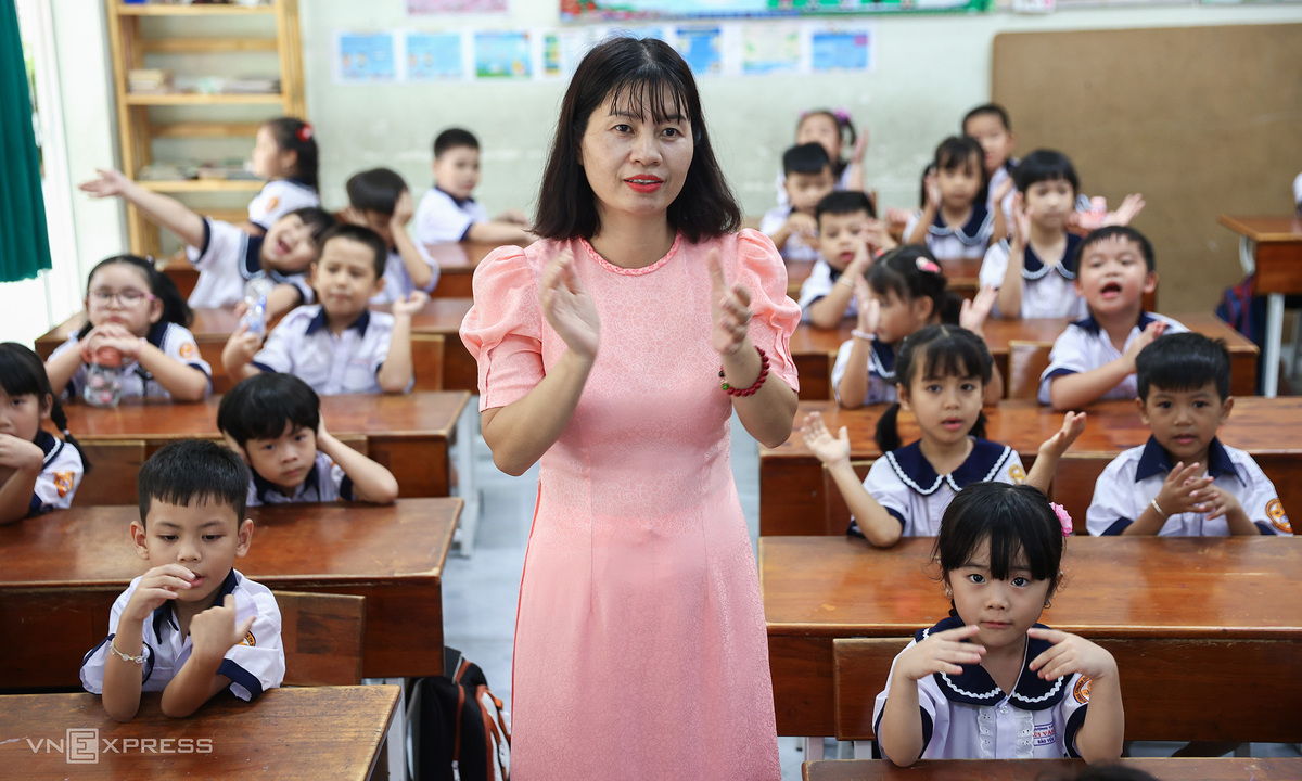 Hiệu trưởng, hiệu phó nghỉ việc được chi trả trước 30/11