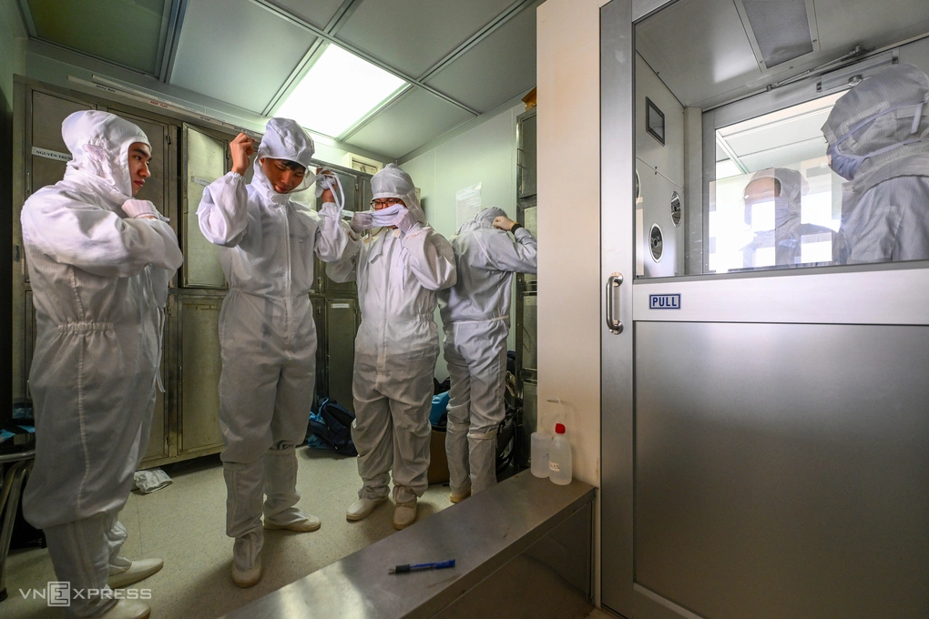 Clean room, Nano and Energy Center, University of Natural Sciences, Hanoi National University, place of semiconductor training and research. Photo: Giang Huy