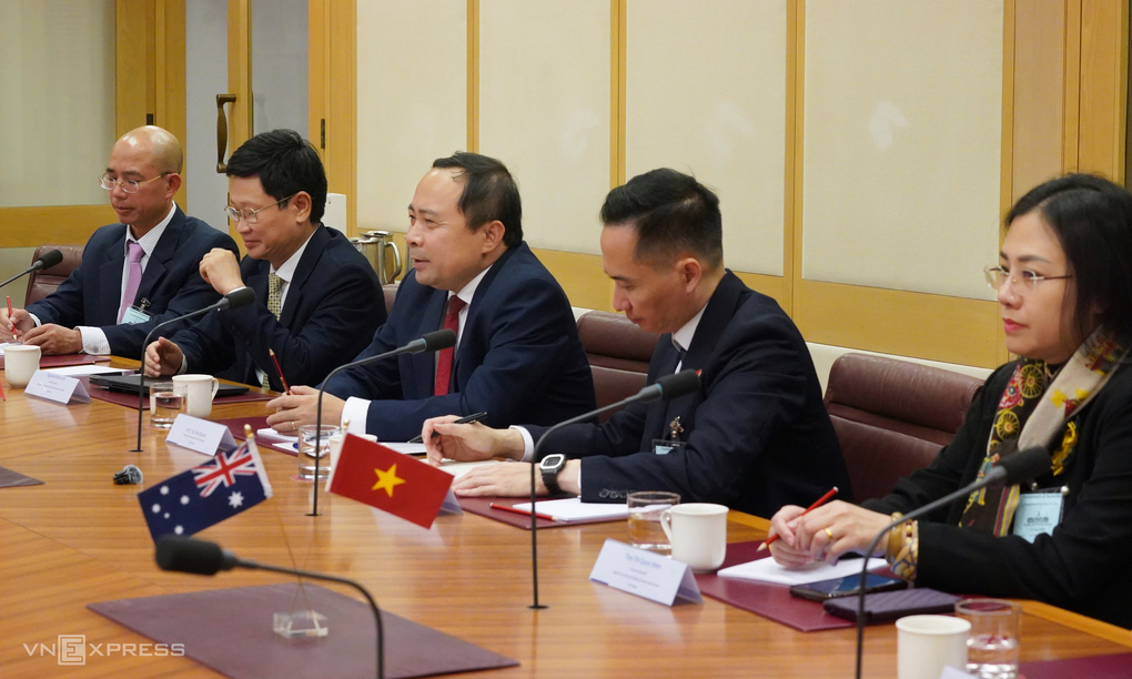 Bộ trưởng Vũ Hải Quân cùng đoàn công tác của Bộ Khoa học và Công nghệ trong buổi làm việc với Bộ Công nghiệp, Khoa học và Tài nguyên Australia, ngày 11/8. Ảnh: Lưu Quý