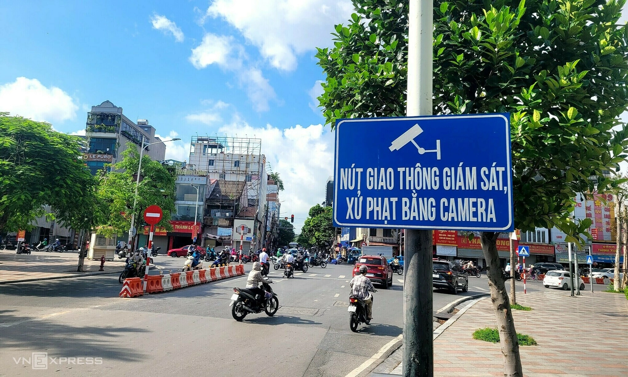 Camera "phạt nguội" lắp đặt ở nút giao Nguyễn Đức Cảnh - Trần Nguyên Hãn, Hải Phòng. Ảnh: Lê Tân