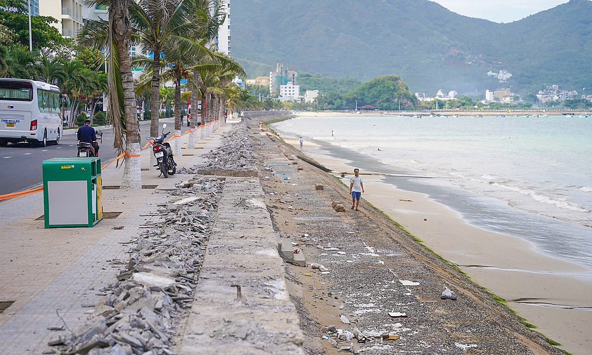 Gần 14 tỷ đồng nâng cấp 2 km lan can ven biển Nha Trang