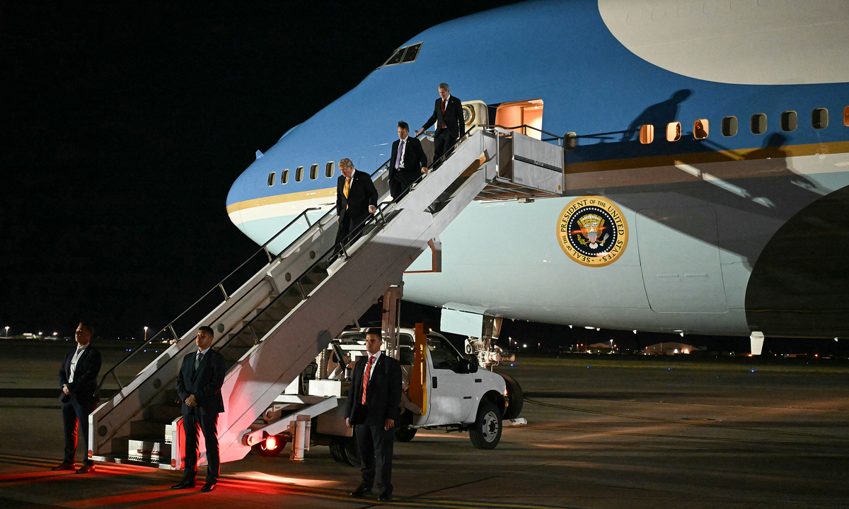 Phút sinh tử buộc Mật vụ Mỹ sơ tán ông Trump khỏi chuyên cơ