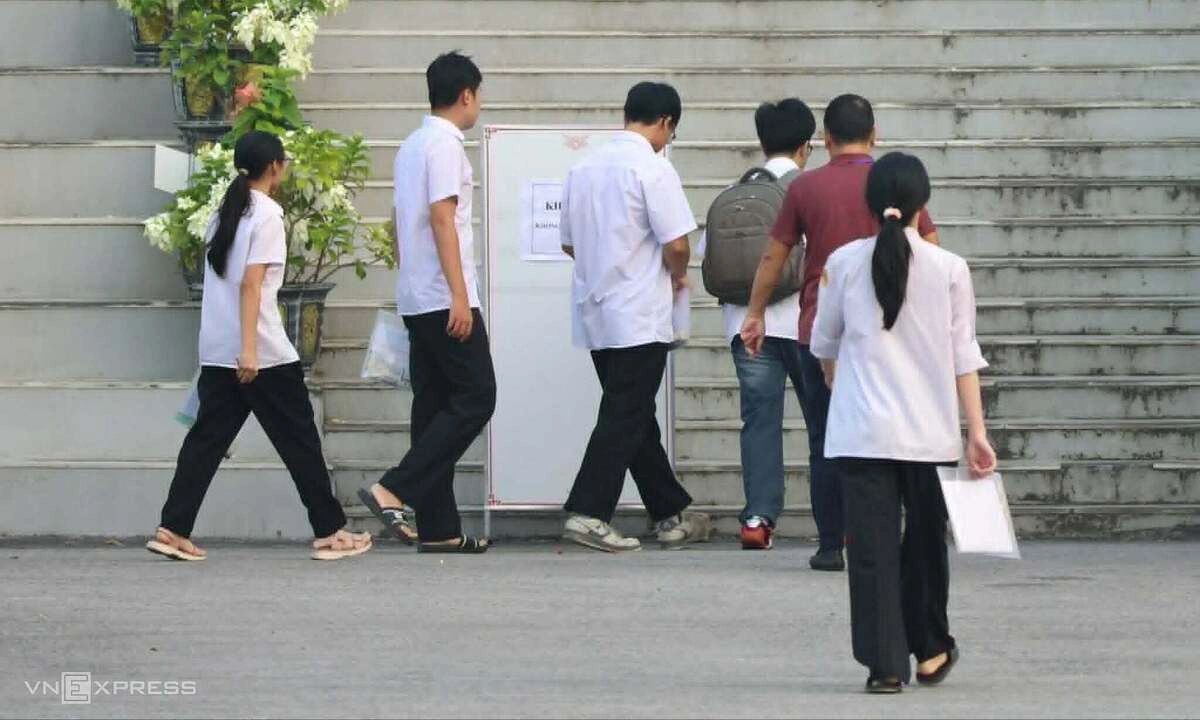 Đề Toán thi lại ở Tuyên Quang tương đồng đợt 1