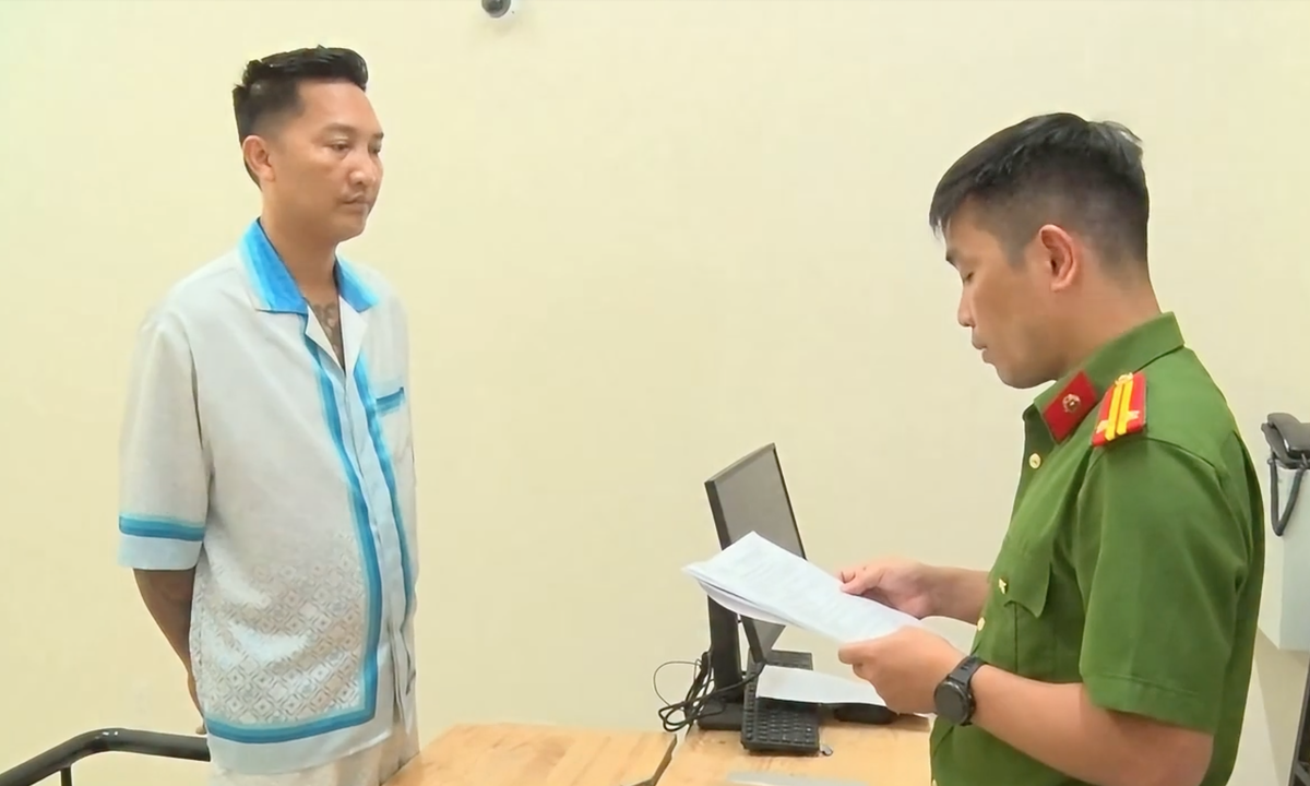 Huấn Hoa Hồng nghe lệnh bắt, nghi dùng sai hàng chục tỷ đồng tiền từ thiện
