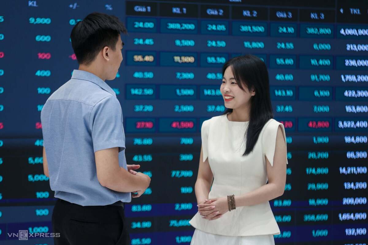 Điểm tin 17h: Kết thúc kỳ thi lại tốt nghiệp ở chuyên Tuyên Quang | Nhà đầu tư có thể mở tài khoản chứng khoán 100% online