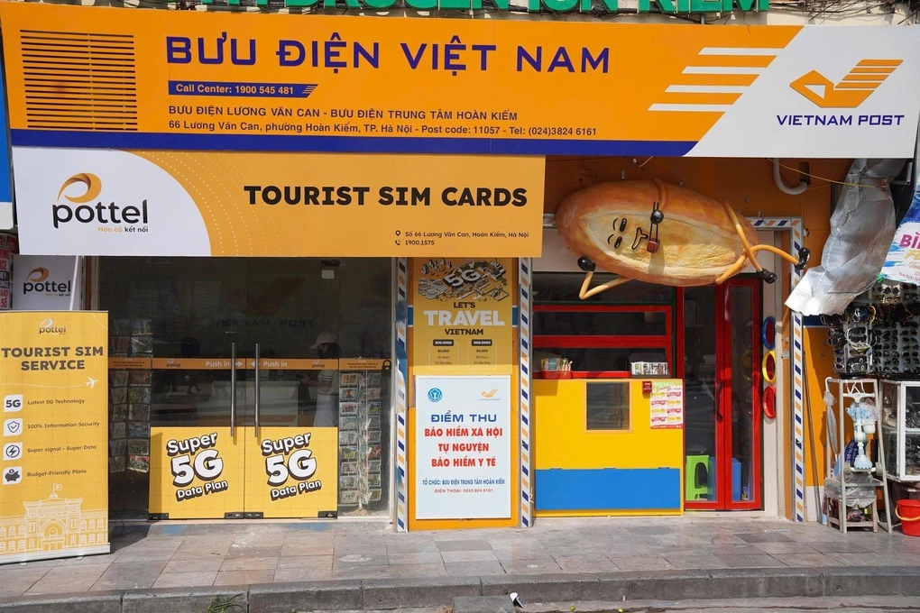 A Vietnam Post mobile SIM selling point on Luong Van Can street, Hanoi. Photo: Quoc Bao