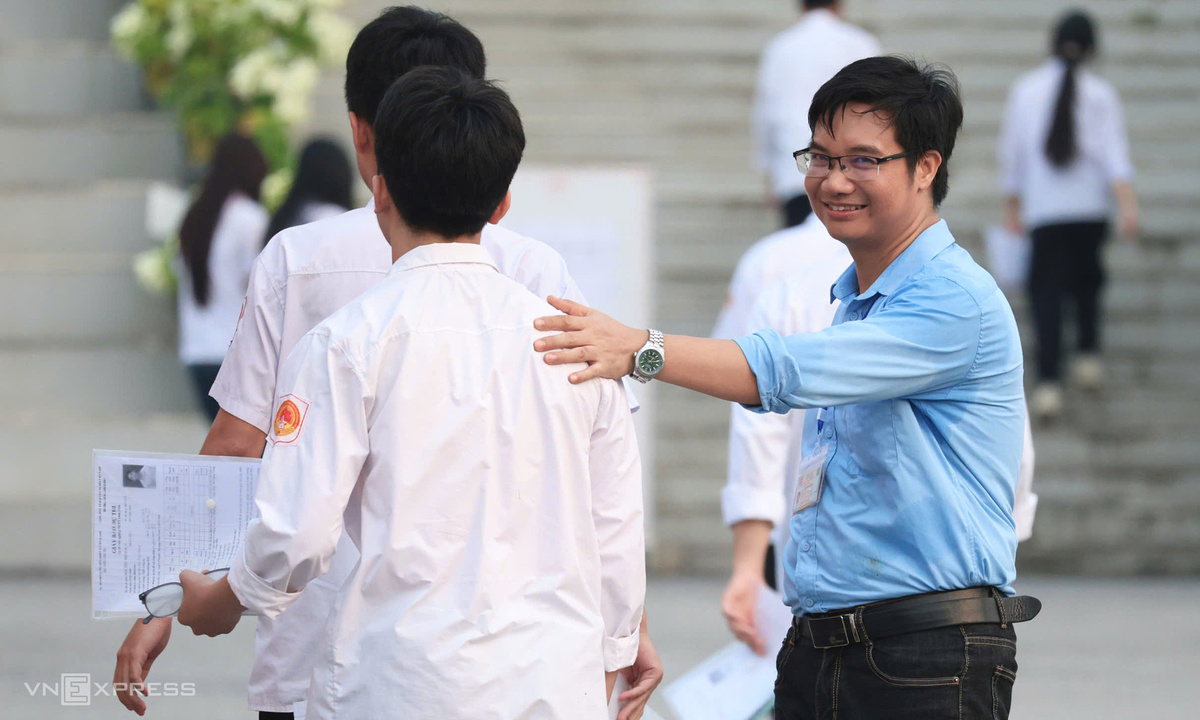 326 thí sinh chuyên Tuyên Quang kết thúc kỳ thi lại tốt nghiệp
