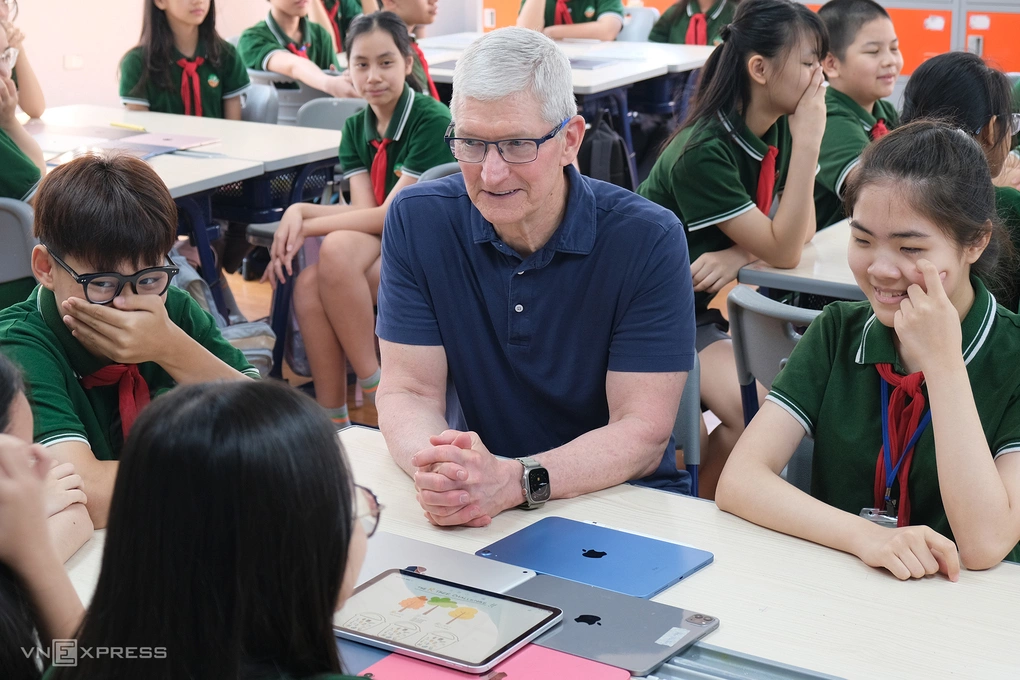 Apple CEO Tim Cook arrives in Vietnam on April 16, 2024