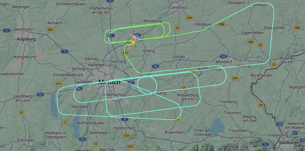 Máy bay Boeing 787-9 bay nhiều vòng rồi quay lại sân bay Munich. Ảnh: Flightradar24