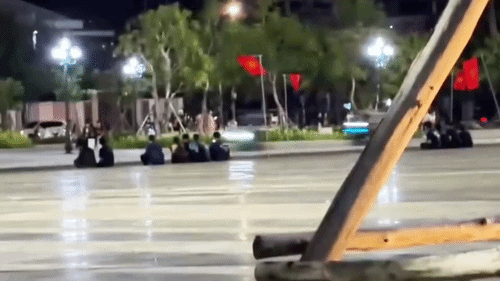 Hơn 220 thanh niên đi xe máy rú ga, nẹt pô giữa phố