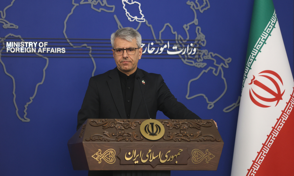 Iran 'cấm cửa' hai nhân viên đại sứ quán Pháp