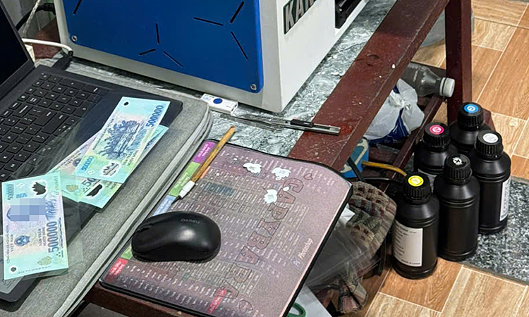 Cô gái dùng tờ 500.000 đồng giả ở quán nước hé lộ đường dây tiền giả