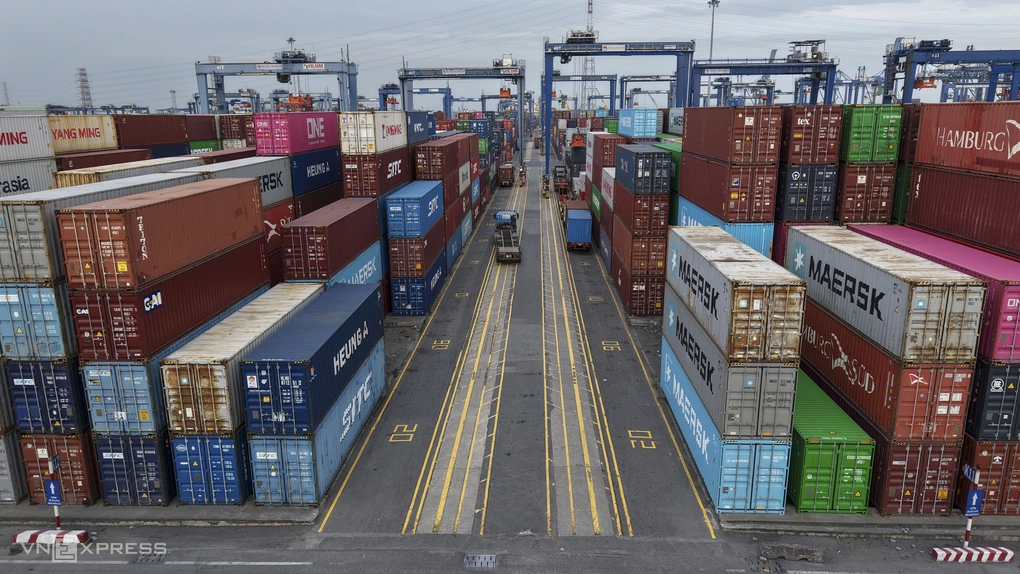 Container hàng hóa tại cảng Cát Lái chiều 4/2. Ảnh: Thanh Tùng
