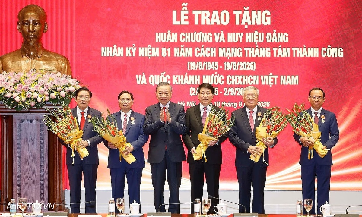 5 nguyên Ủy viên Bộ Chính trị được trao Huân chương Hồ Chí Minh