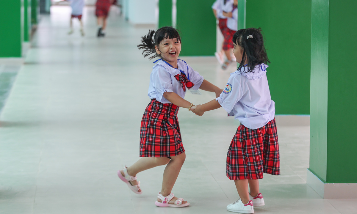 Trường học mới xây dựng trên nền nghĩa trang đón 800 học sinh