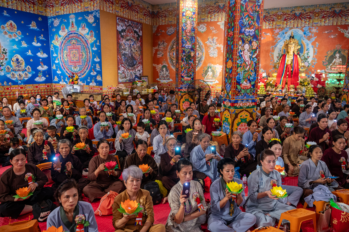 Đông nghịt người tham gia lễ Vu Lan tại Mandala Tây Thiên