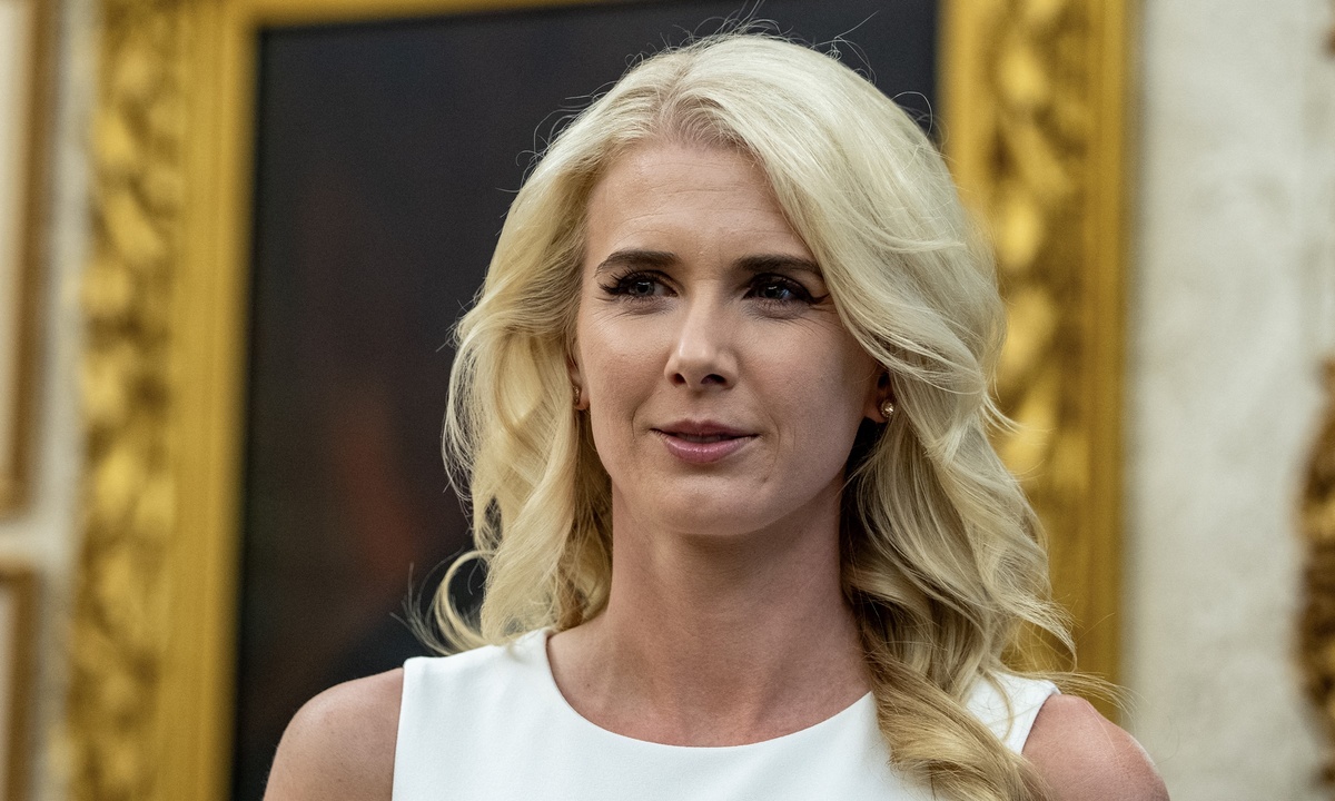 Vướng mắc thẩm tra an ninh liên quan nữ trợ lý 'máy in sống' của ông Trump