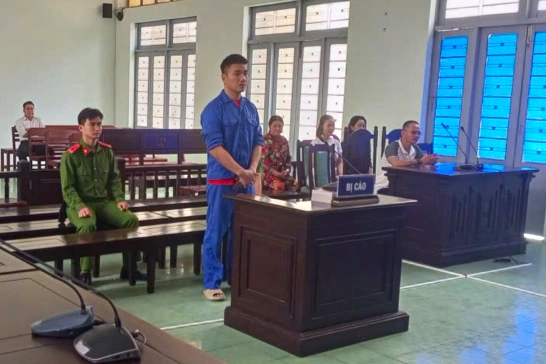 Tài xế ôtô kéo xe máy xoẹt lửa ở Phan Thiết bị phạt 2 năm tù
