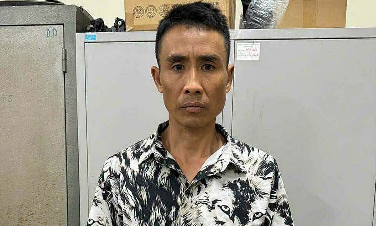 Gã xăm trổ đánh người dừng đèn đỏ vì không vượt được