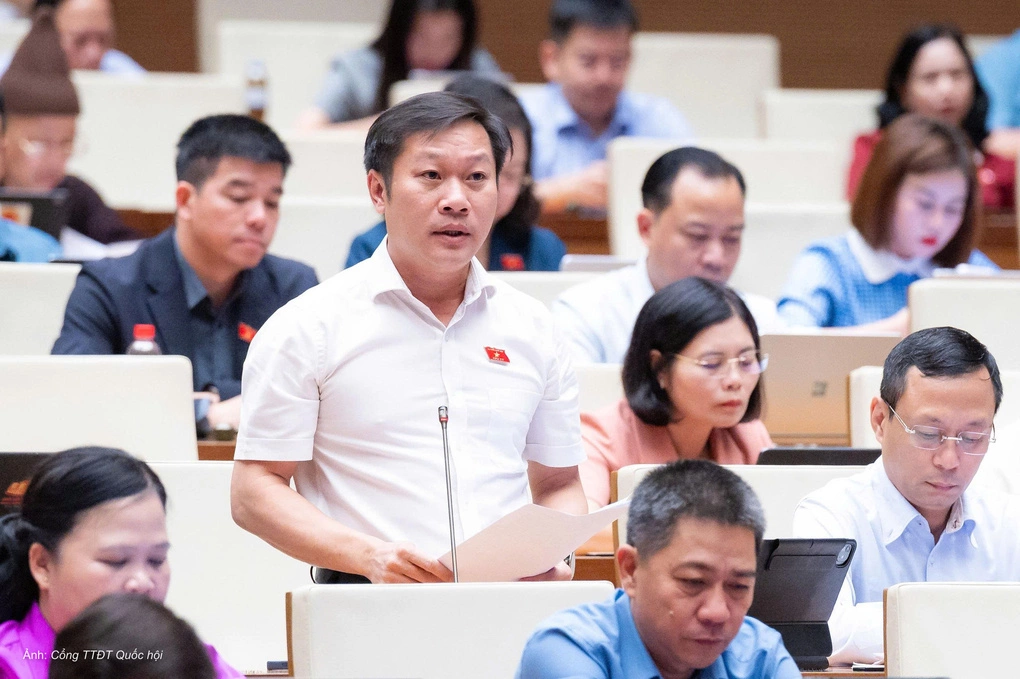 Đại biểu Nguyễn Khánh Vũ phát biểu trước Quốc hội ngày 22/8. Ảnh: Cổng TTĐT Quốc hội