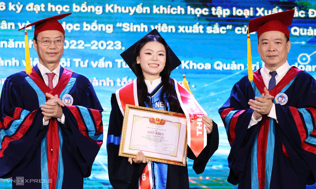 17 sinh viên NEU lập kỷ lục tốt nghiệp với điểm tuyệt đối