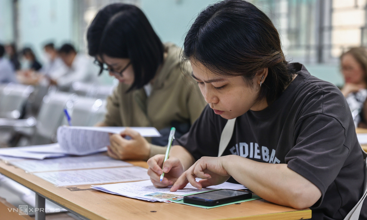 Người trẻ 'hẹp cửa' vào thị trường lao động