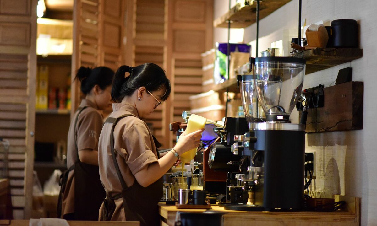 Tôi tặng luôn ly cà phê 30.000 đồng cho khách chê đắt