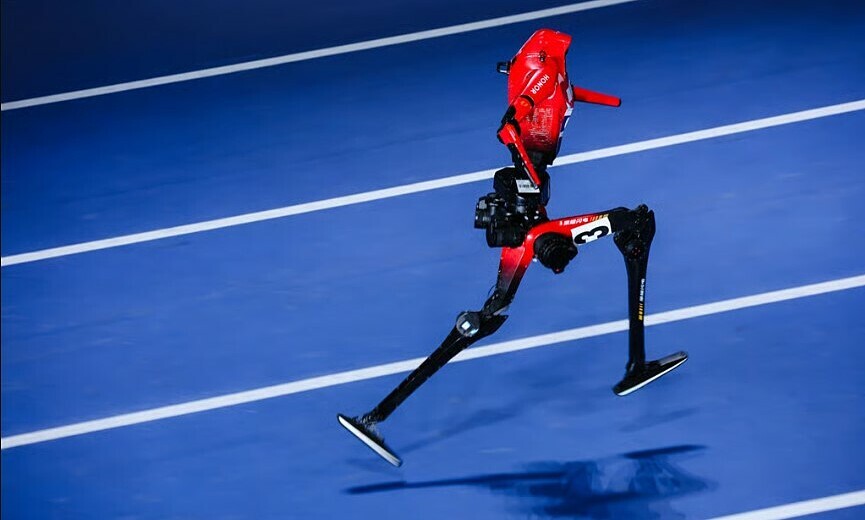 Robot hình người Trung Quốc phá kỷ lục chạy 100 m
