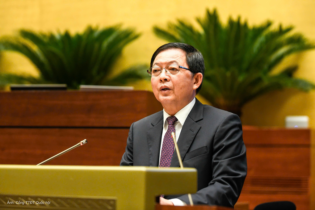 Phó thủ tướng Hồ Quốc Dũng giải trình một số nội dung trước khi Quốc hội bấm nút. Ảnh: Cổng TTĐT Quốc hội