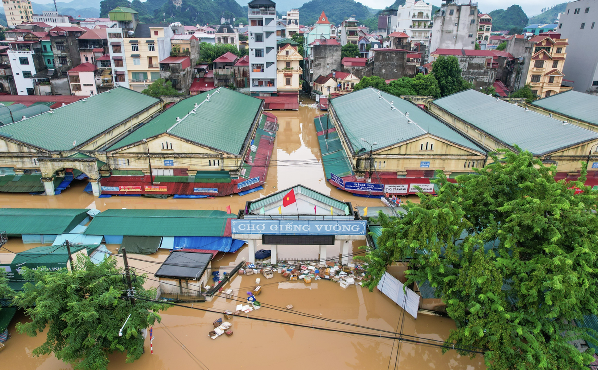 Lạng Sơn như biển nước nhìn từ trên cao