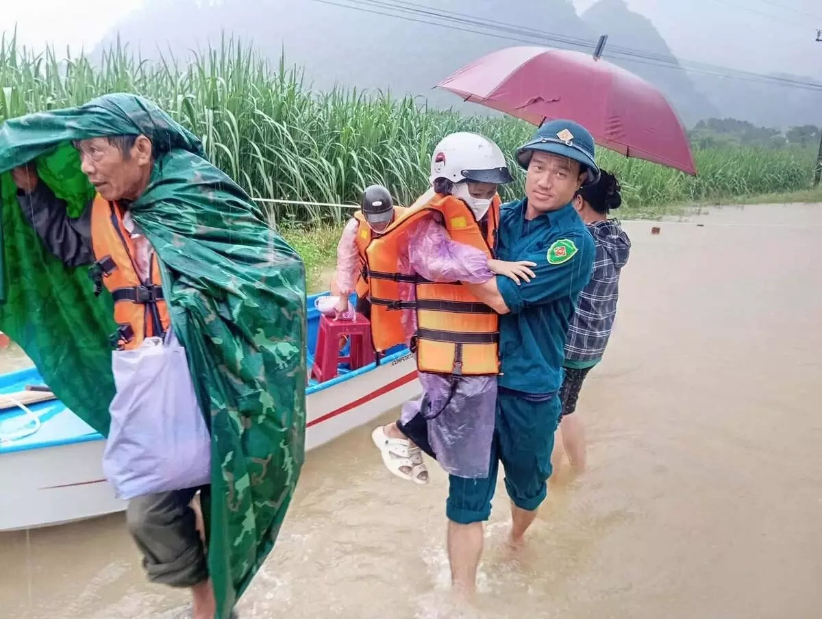 Những điểm dị thường khiến bão Narra gây mưa lớn